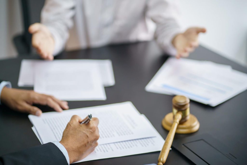 Adwokaci są zawodami, które angażują się w różnorodne sprawy prawne swoich klientów