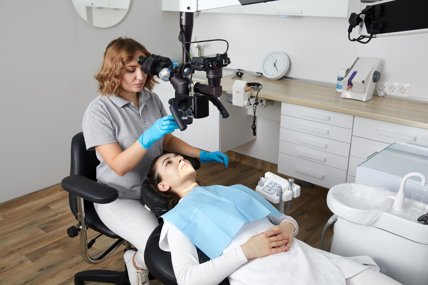 Poznań: Innowacyjna metoda leczenia zębów za pomocą mikroskopu