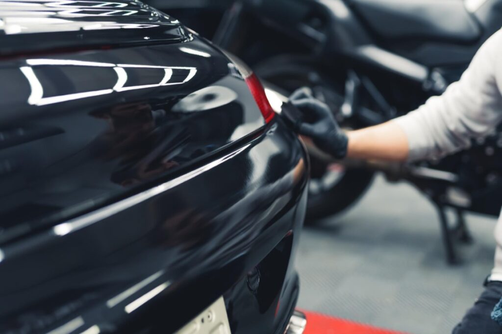 Ochrona lakieru samochodowego to kluczowy element utrzymania wartości oraz estetyki pojazdu