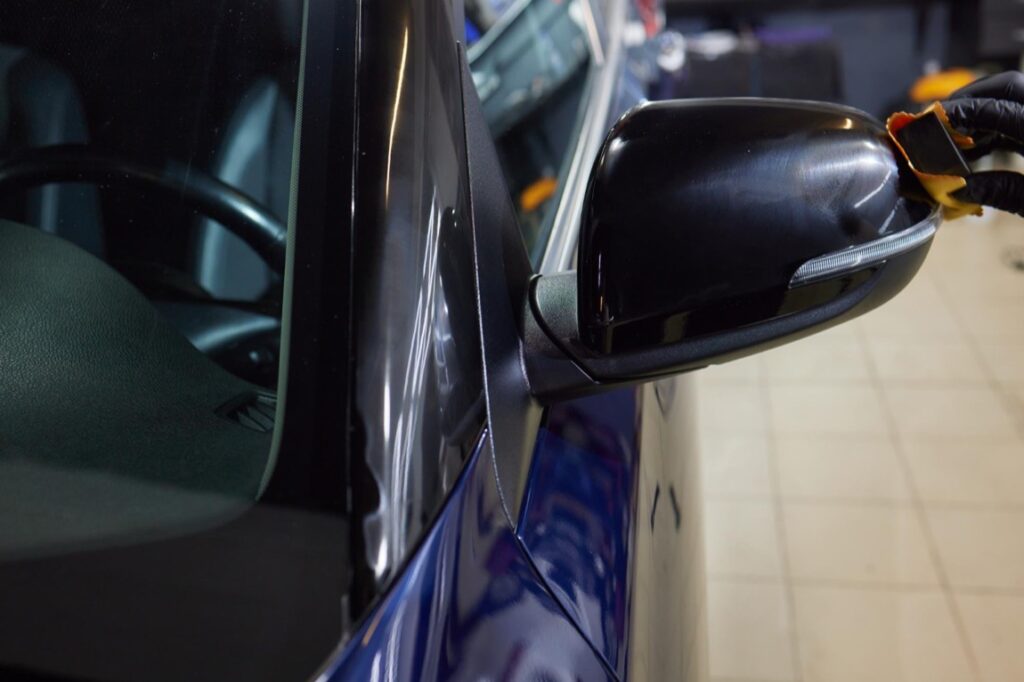 Ceramiczna powłoka na lakier samochodowy to jedno z najnowszych rozwiązań w dziedzinie ochrony karoserii